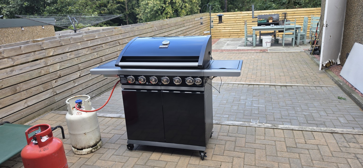 Large barbecue assembly