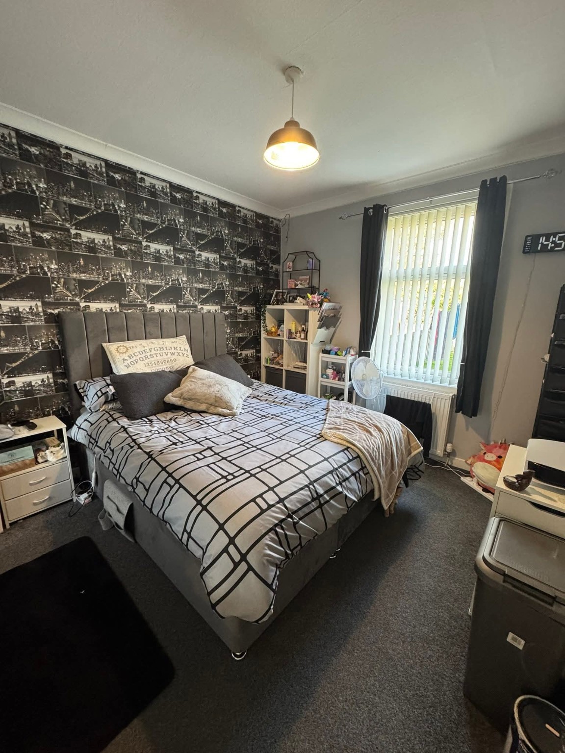 Bedroom decorating & feature wall