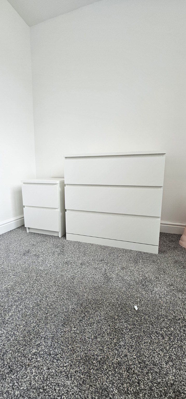 Bedroom drawer unit assembly