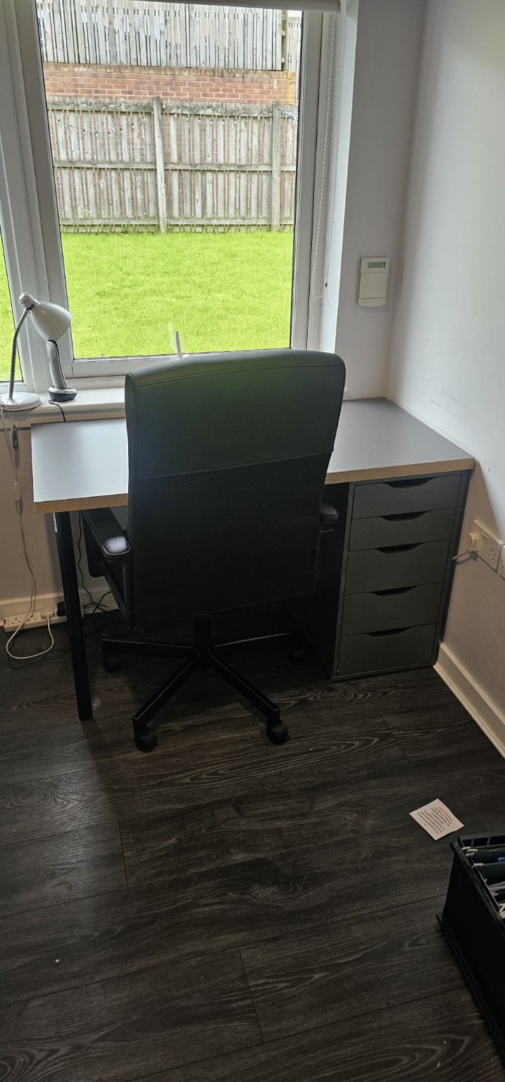 Fitted desk workspace