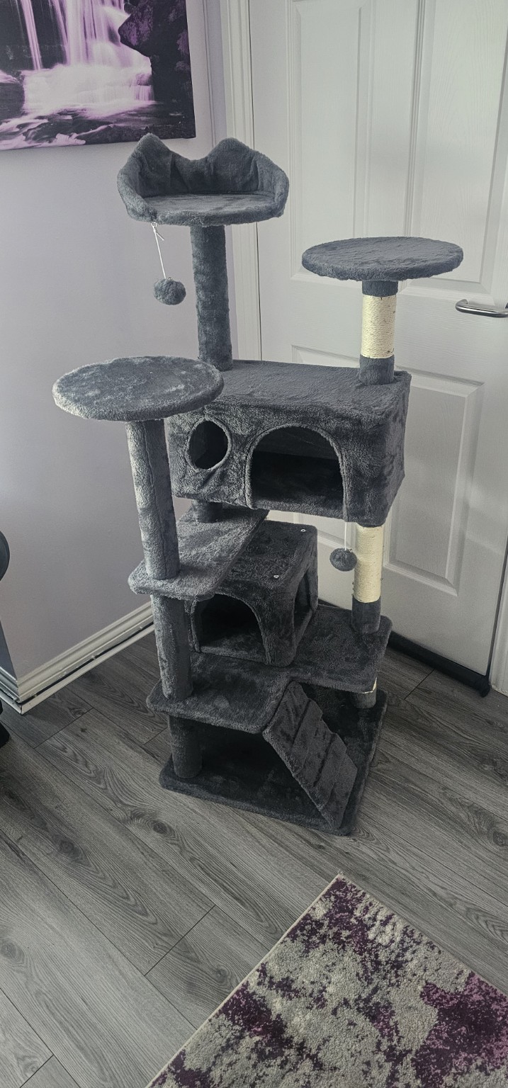 Large cat tree assembly