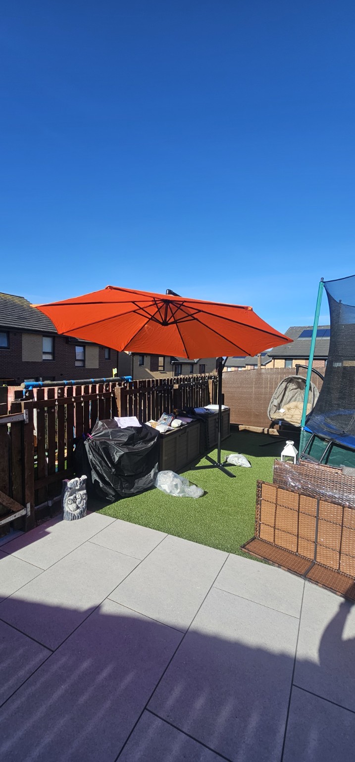 Garden parasol assembly