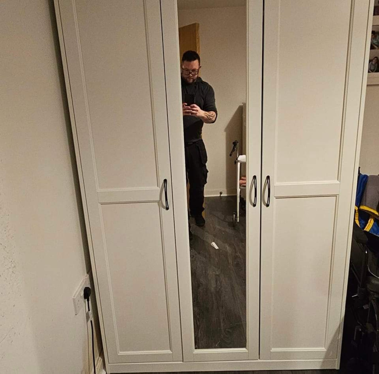 Mirrored wardrobe assembly